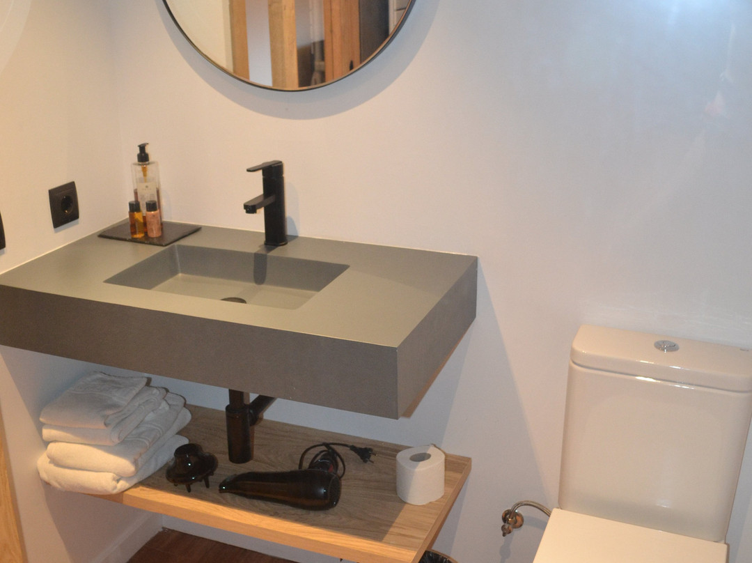 洛帕耶尔酒店主图