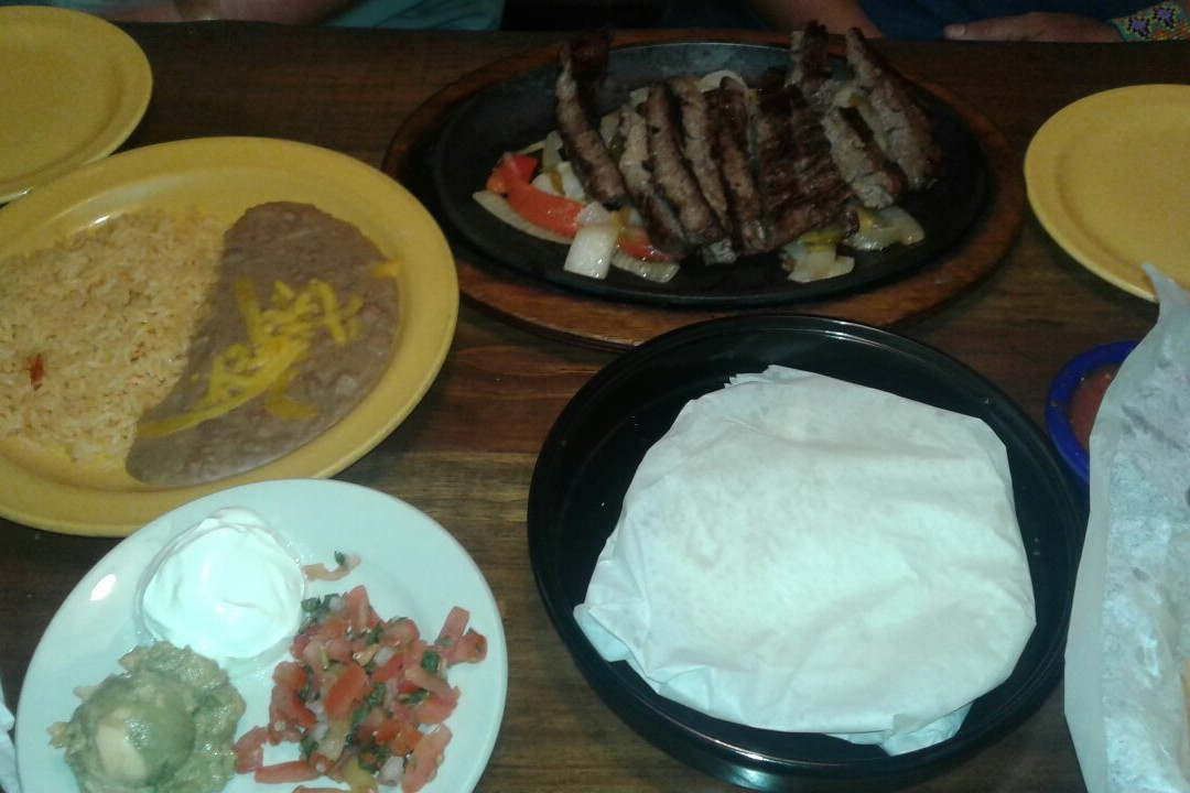 Arp餐馆和美食-La Hacienda