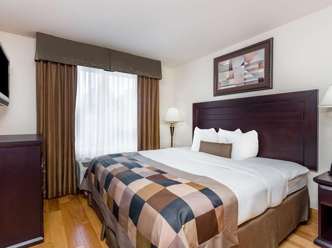 Wingate by Wyndham LaGrange主图