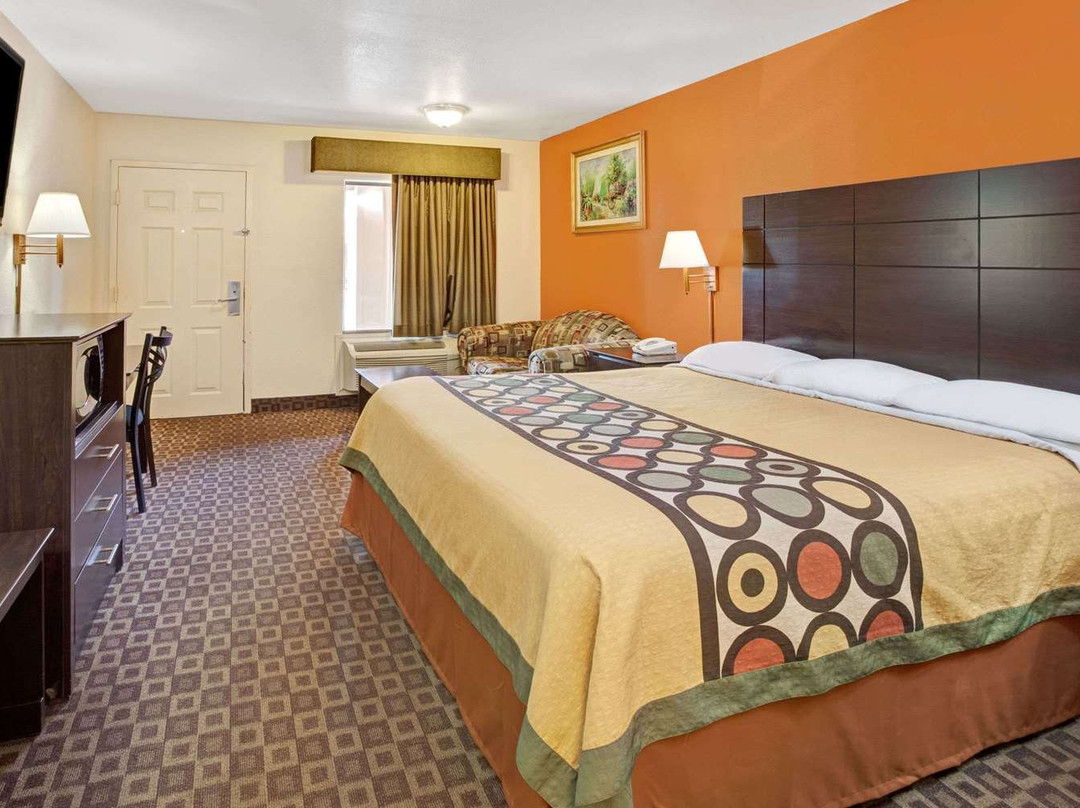 贝敦速8酒店主图