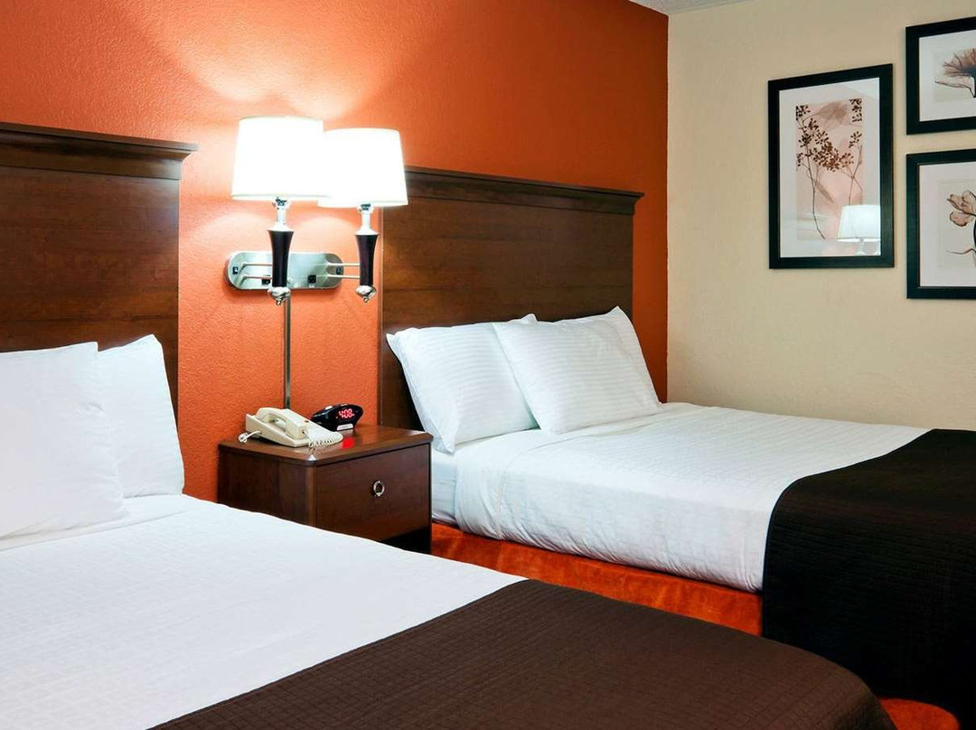 AmericInn by Wyndham Manitowoc主图