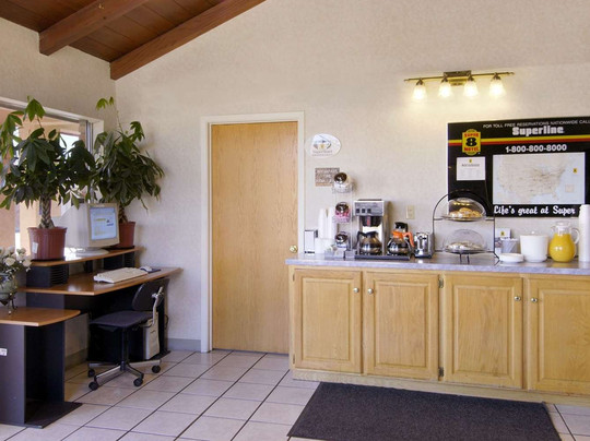 Super 8 by Wyndham Vernon主图