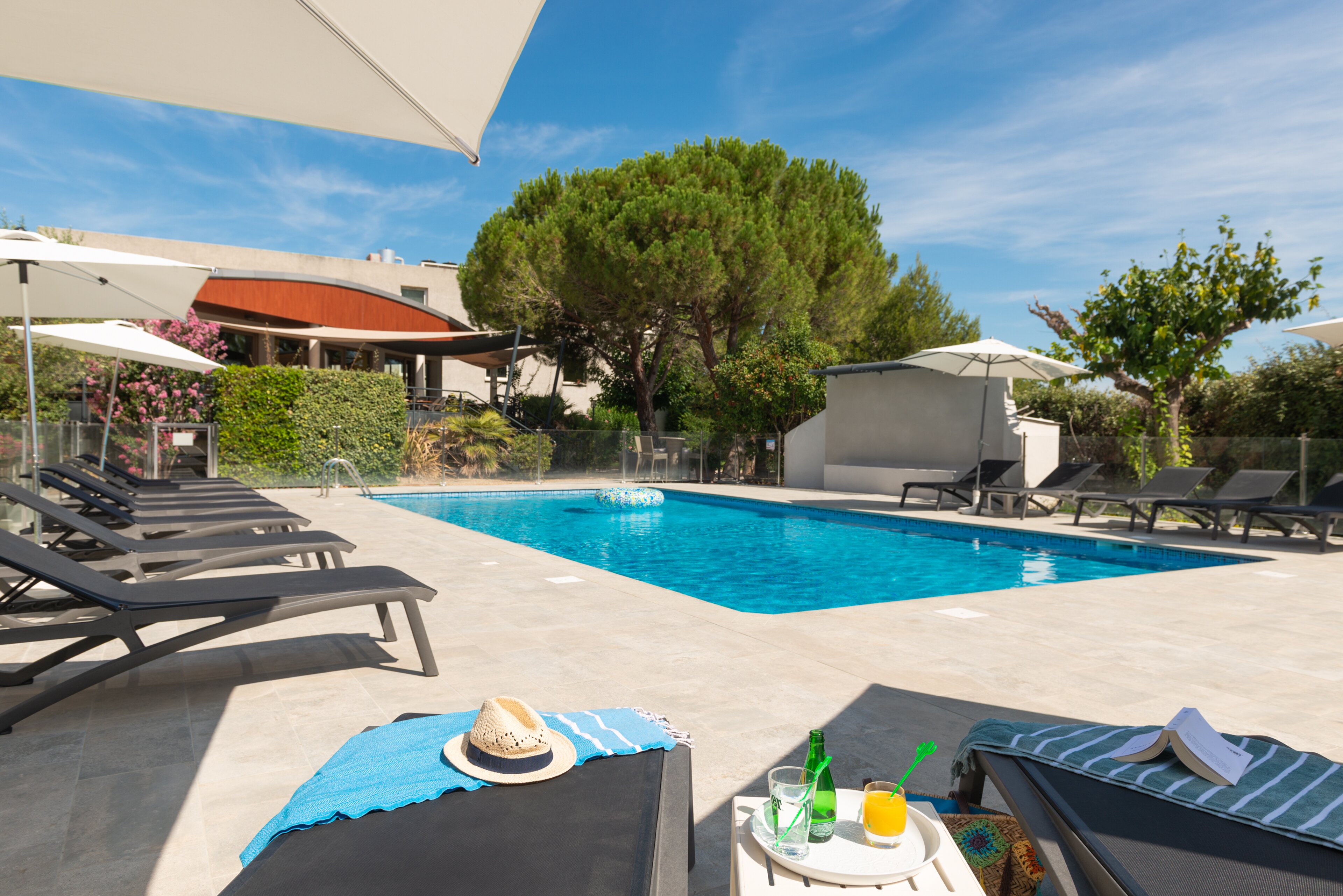 Kyriad Montpellier Est - Lunel-泳池