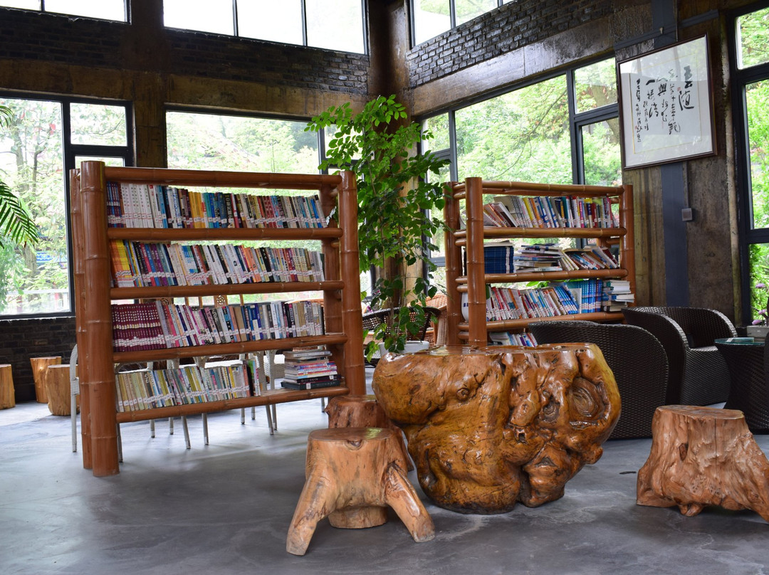 无根山-崇州市必去景点