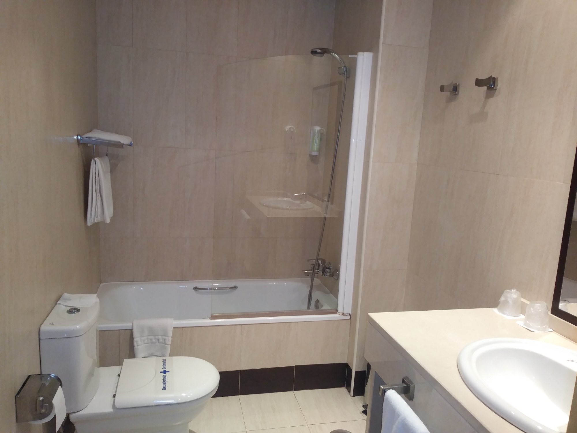 Hotel Isur Llerena-浴室