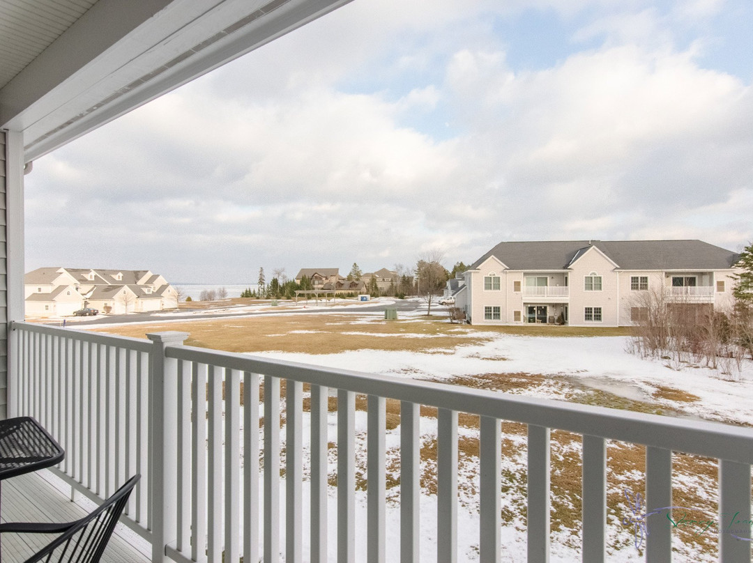 The Shores At Mackinaw主图