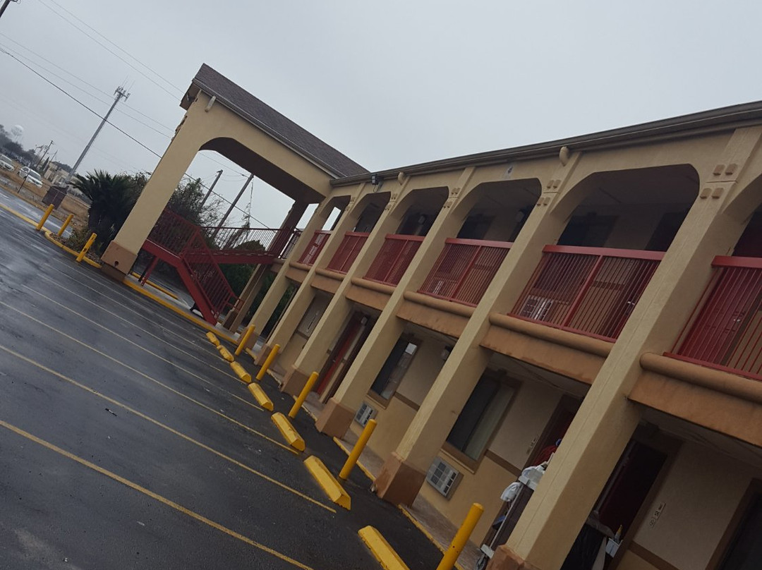 Super 8 by Wyndham Kingsville主图