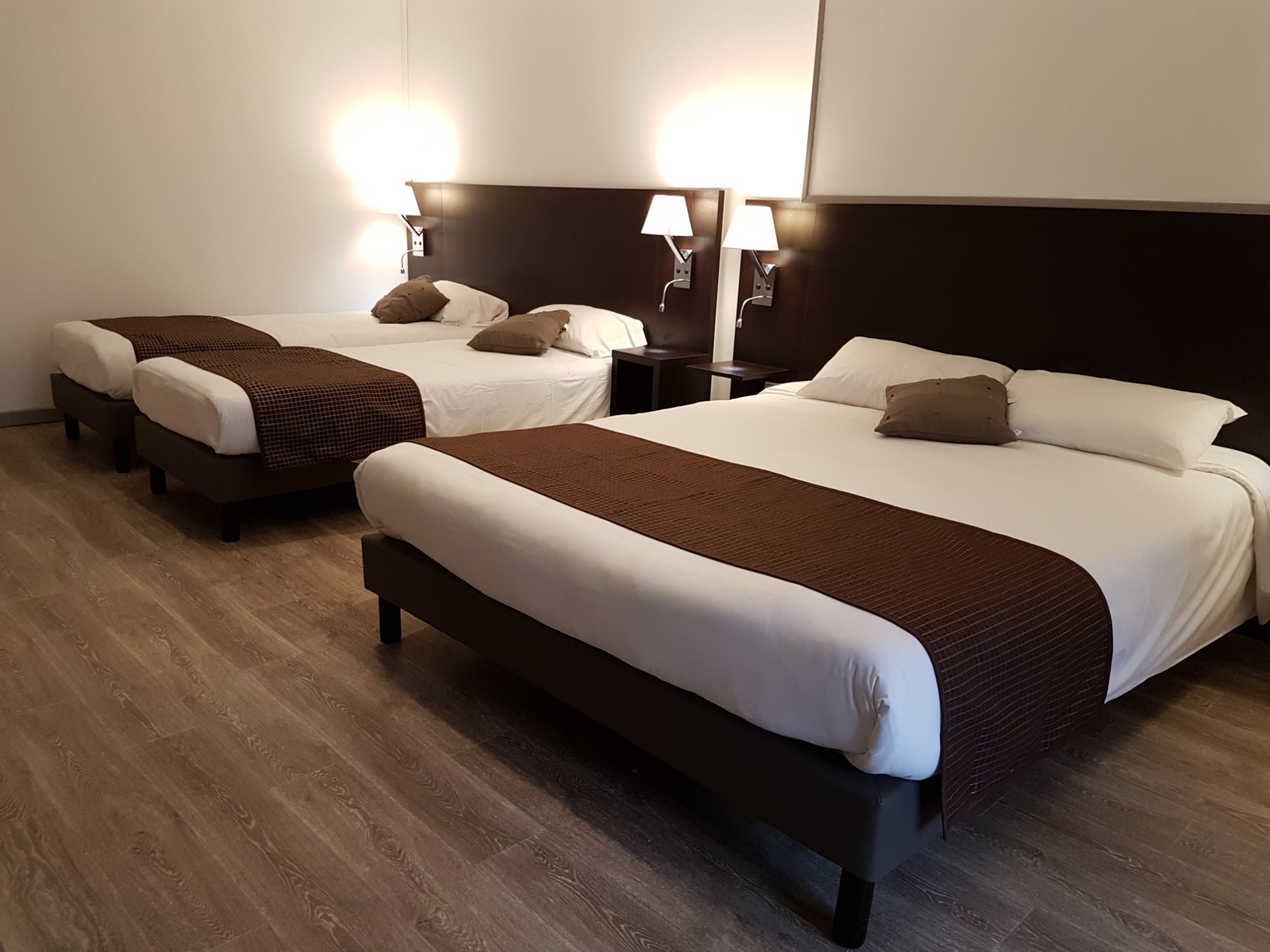 Nevers Hotel-官方