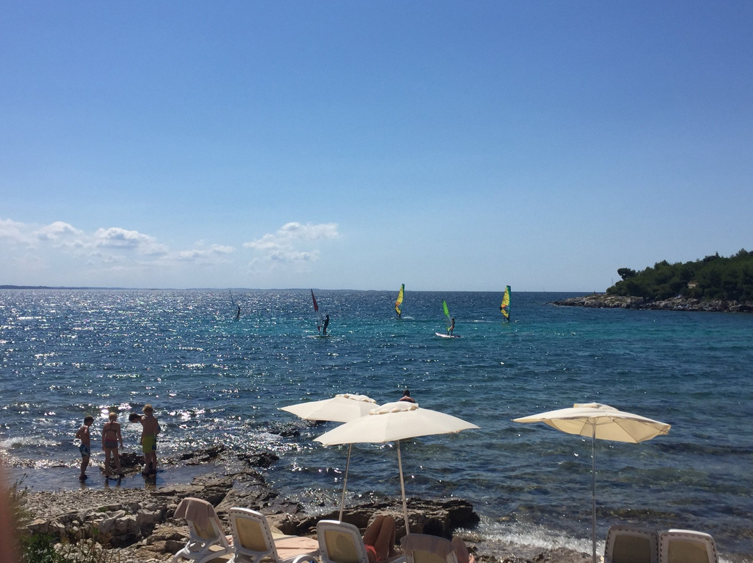 Windsurf Center Red Island-罗维尼必去景点