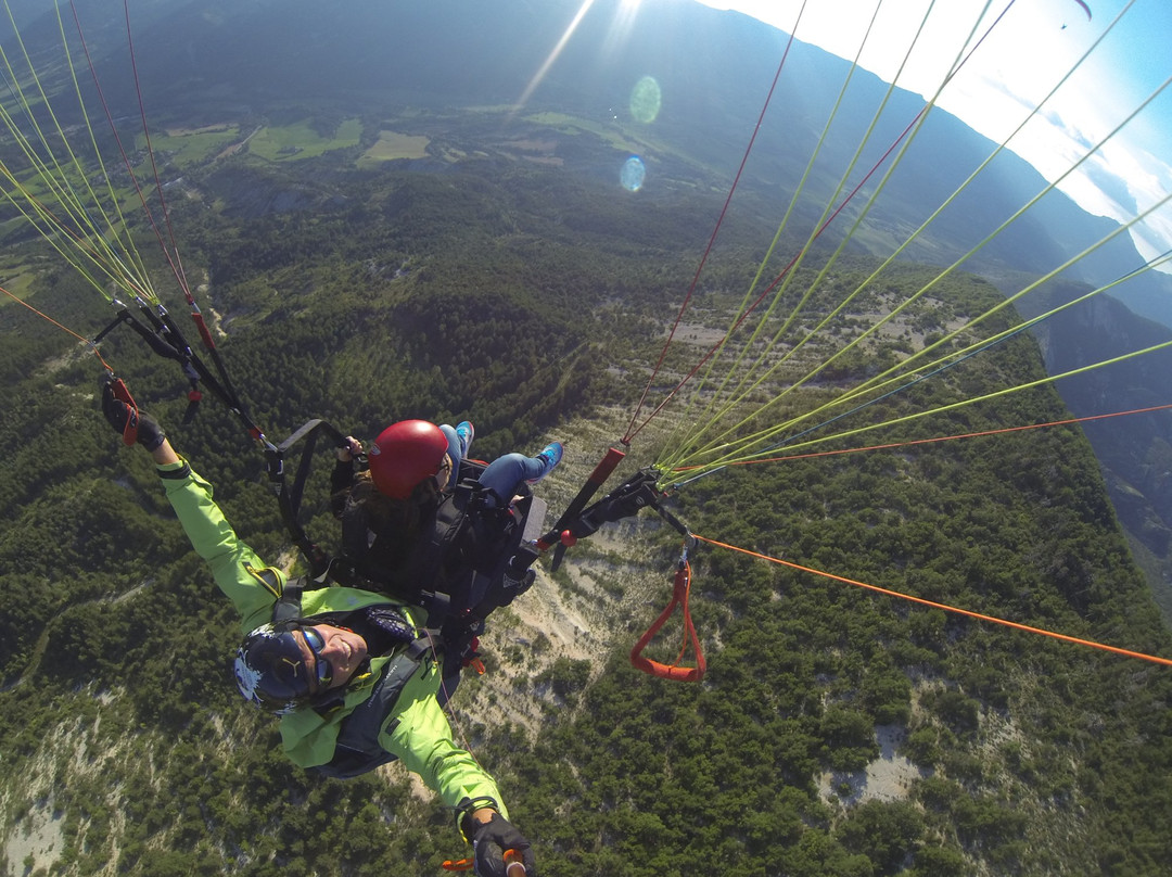 Ecole de Parapente Haut le Mains景点图片