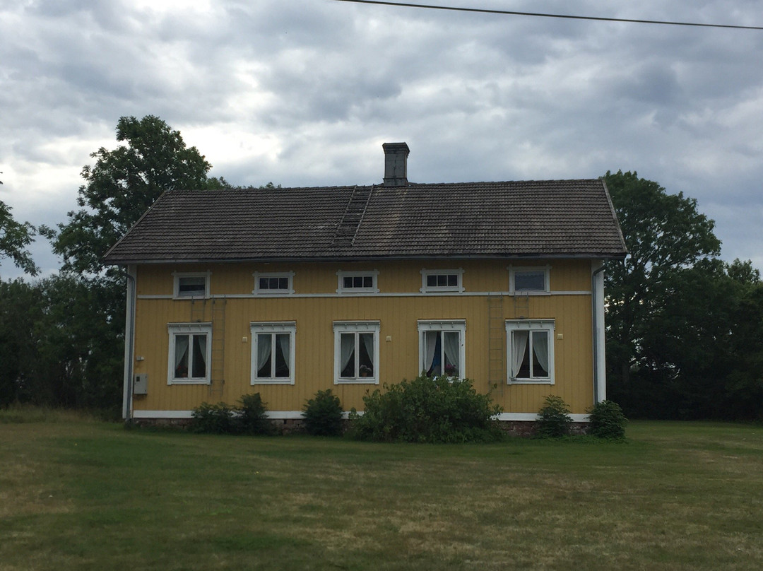 Gasthem Tva Gula Hus