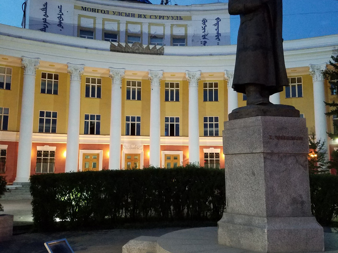 Khorloogin Choibalsan Statue-乌兰巴托必去景点