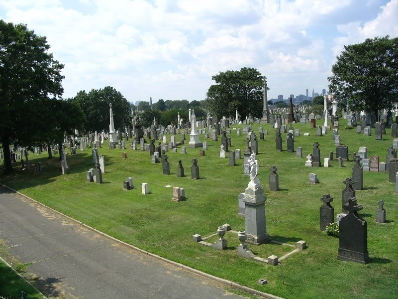 First Calvary Cemetery景点图片
