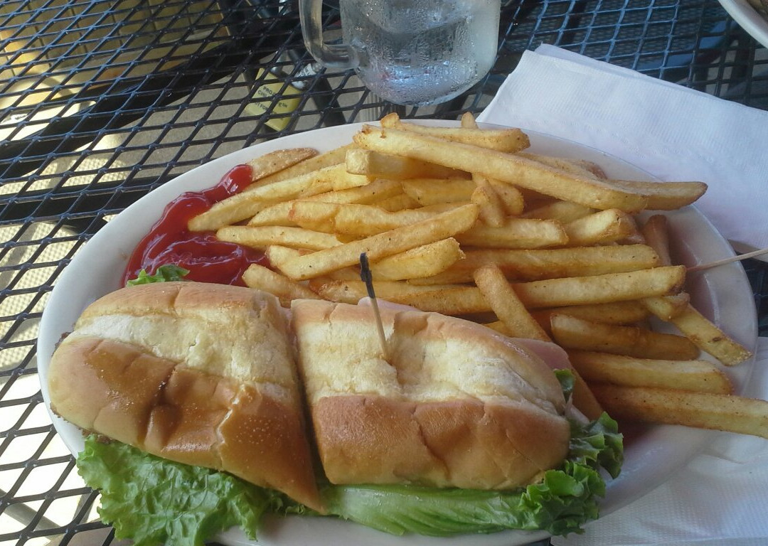 Wilder餐馆和美食-Bambooz Bar and Grill