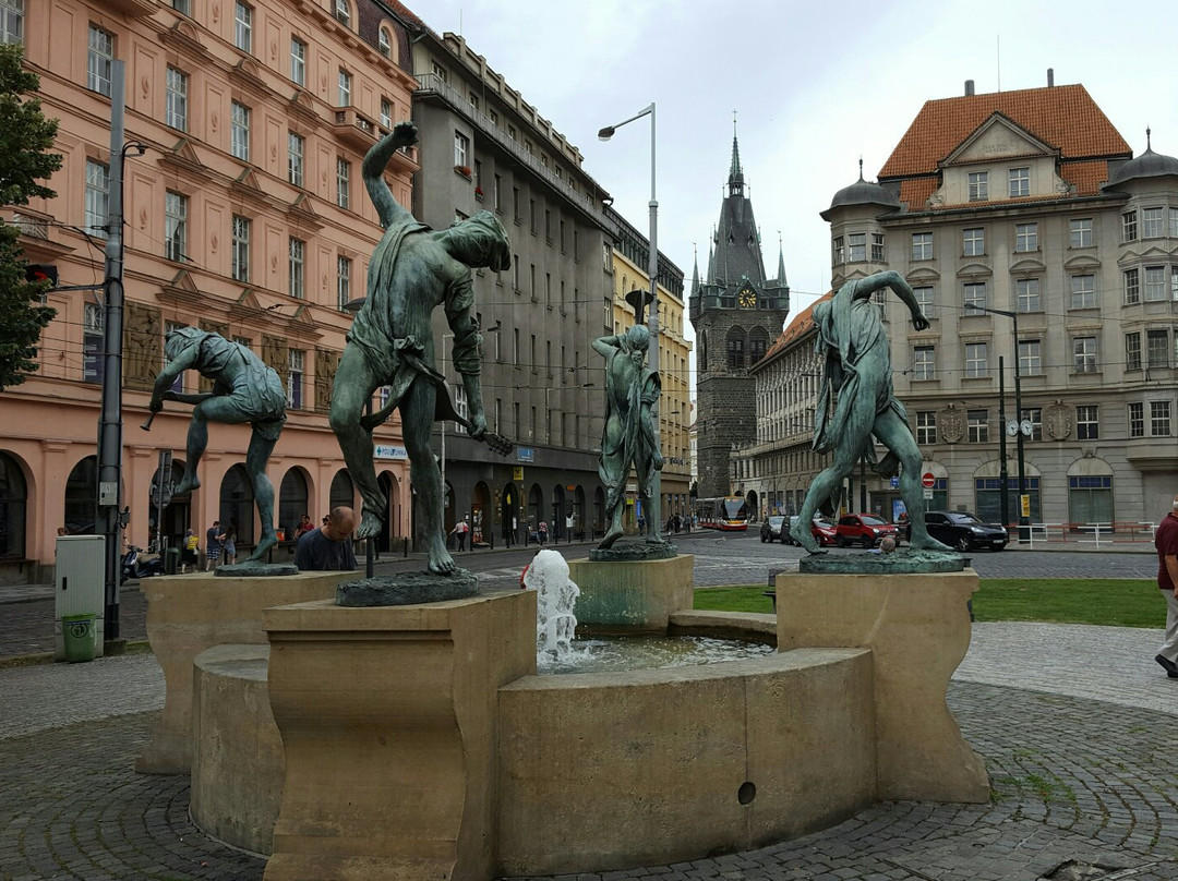Dancing Fountain Czech Musicians景点图片