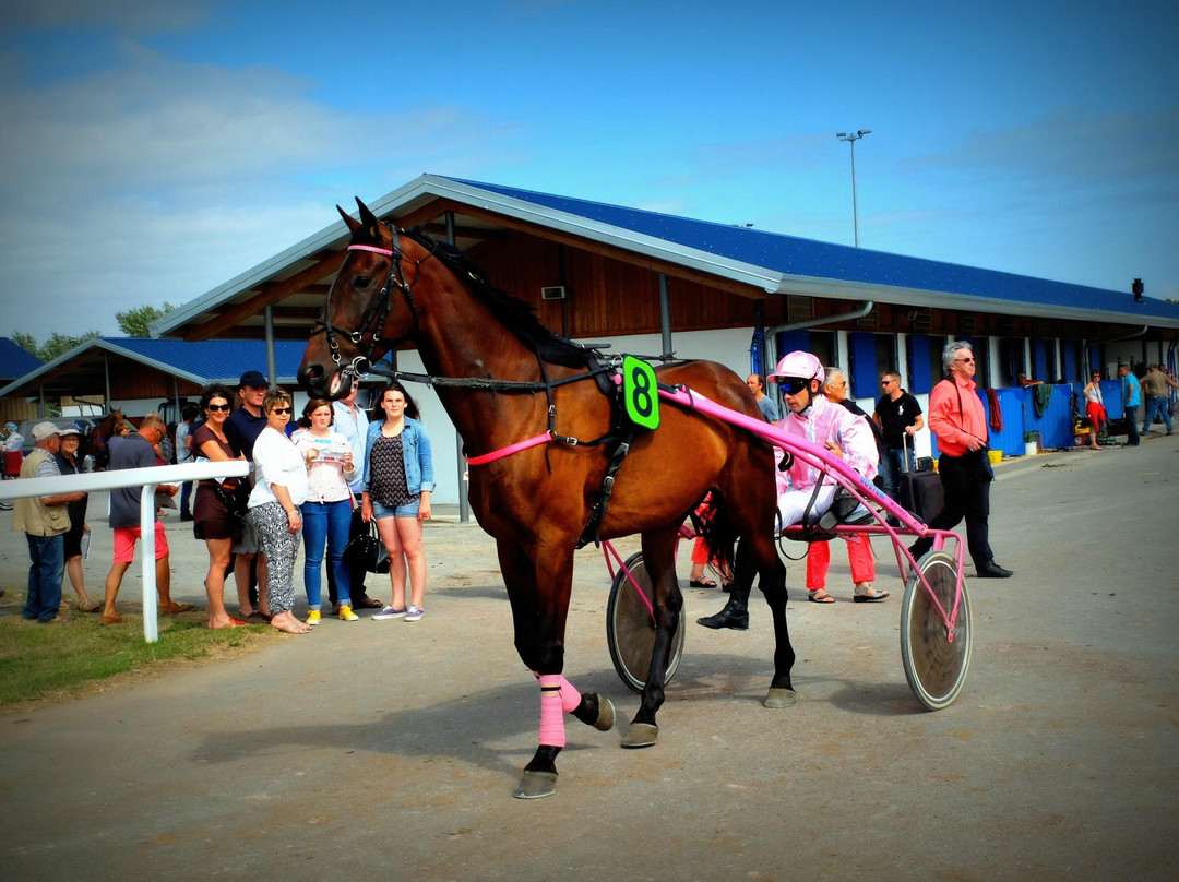 Racing Society of Côte d'Amour-波尼歇必去景点