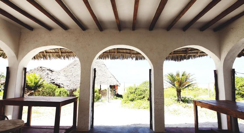 Makunduchi酒店住宿-Baraka II Beach Restaurant & Accommodation