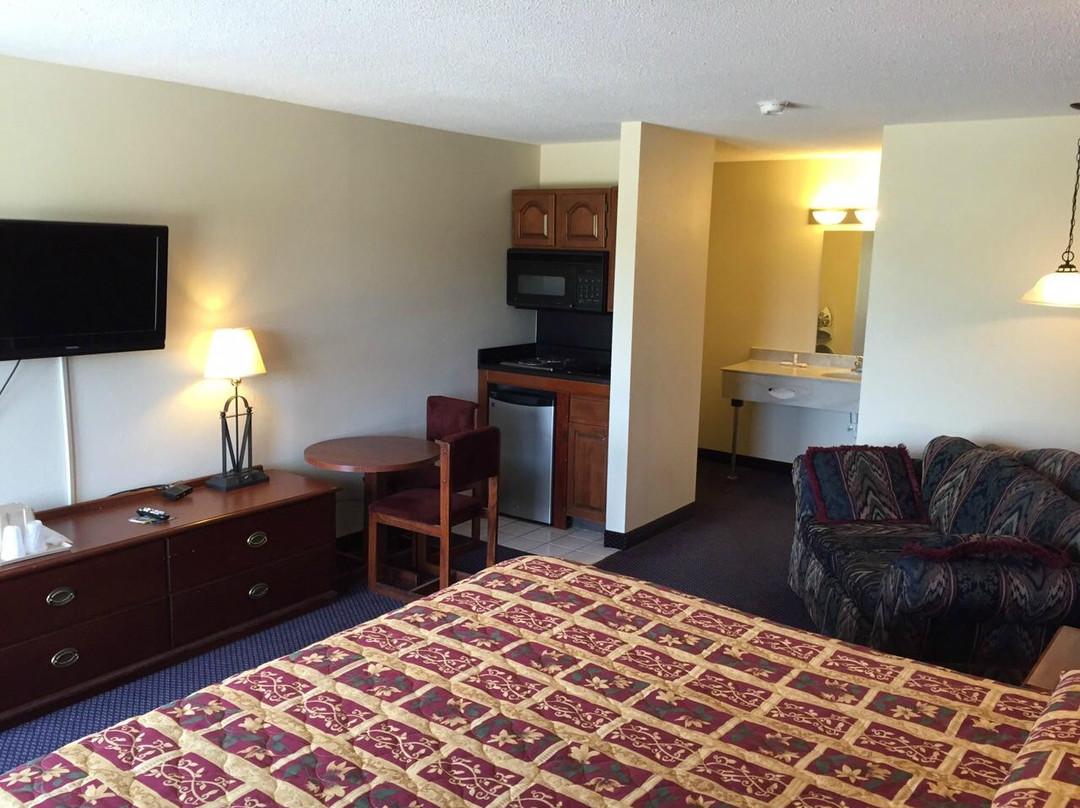 Exclusive Quarters主图