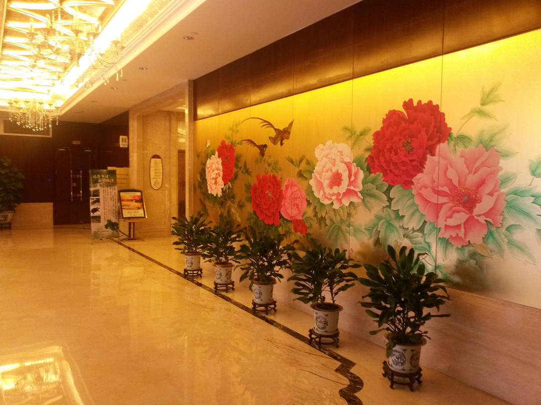 德清皇冠假日酒店主图