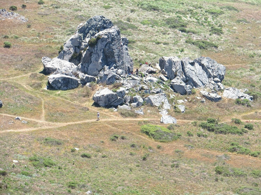 Mammoth Rocks景点图片