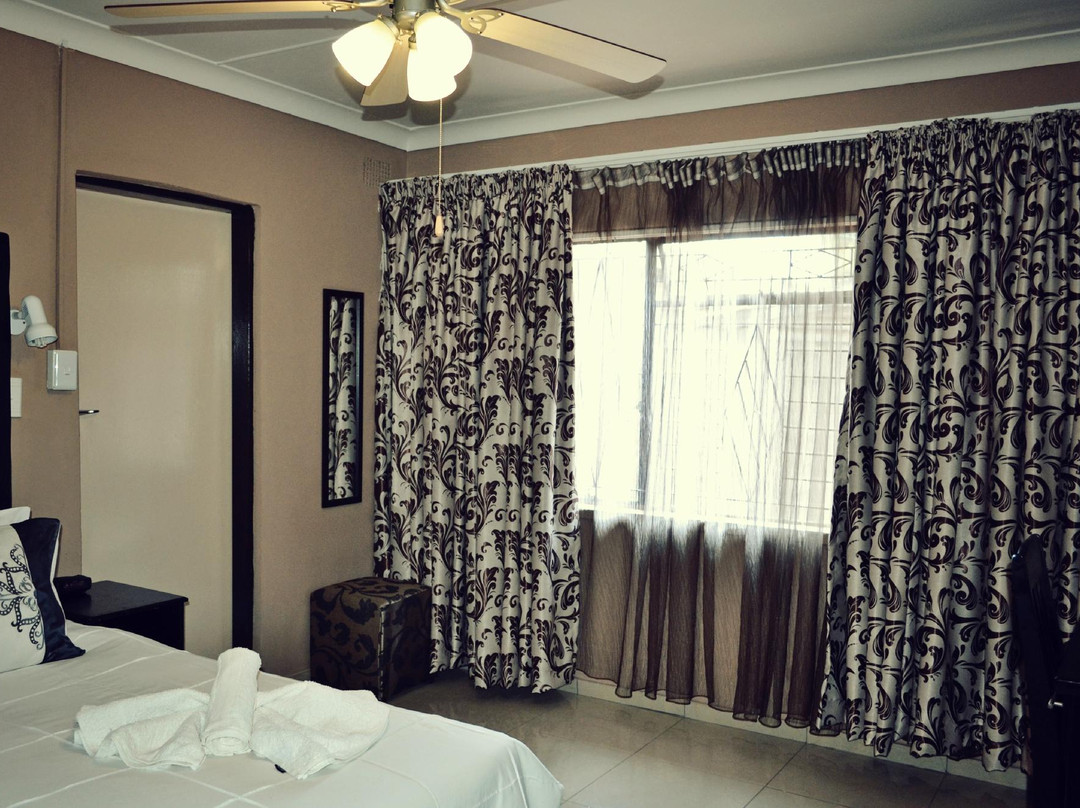 Visit Vakasha Guest Lodge
