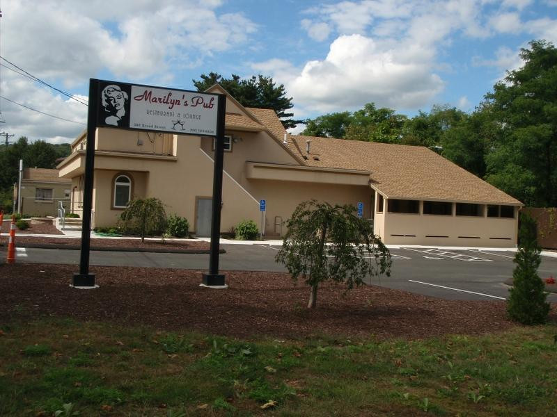Marilyn's Pub Restaurant & Lounge