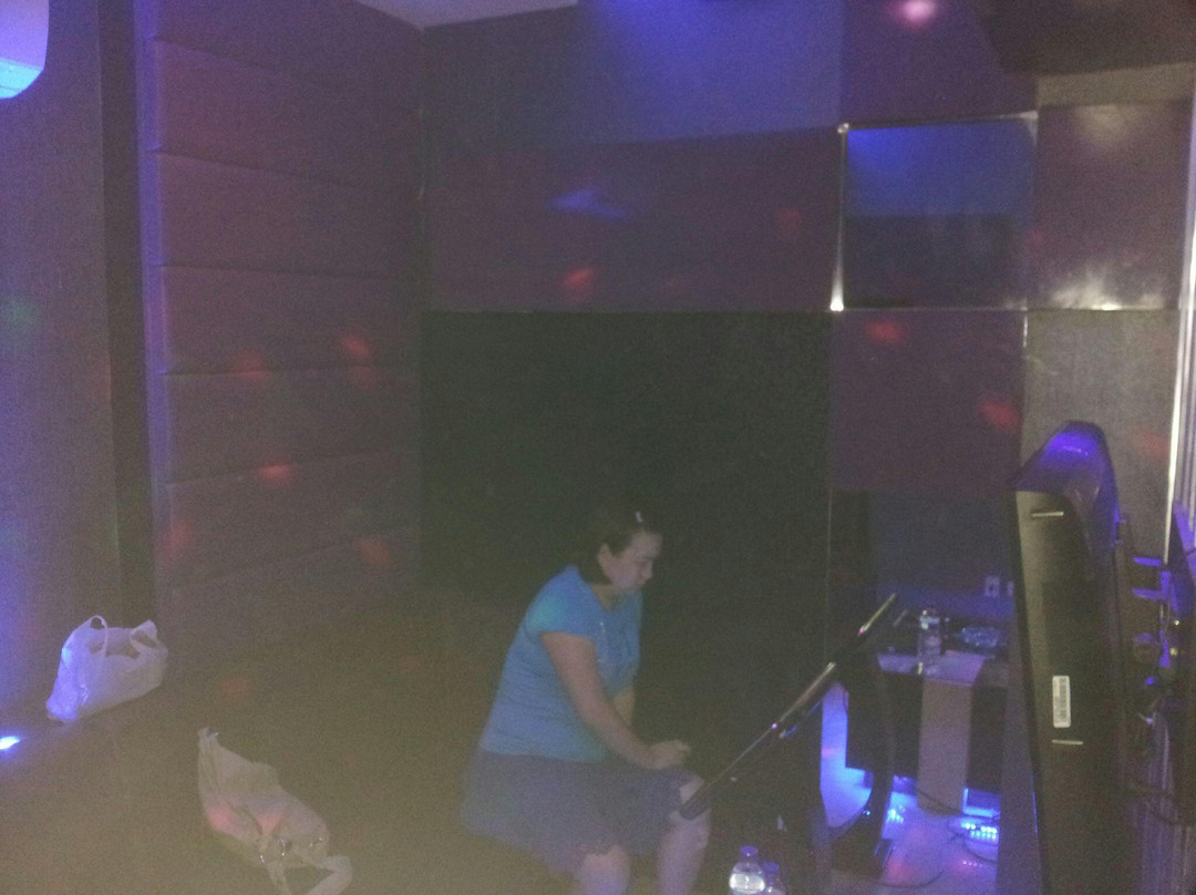 The Plaza Karaoke & Lounge-马塔兰必去景点