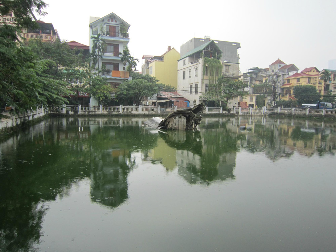 Huu Tiep Lake and the Downed B-52-Ba Dinh必去景点