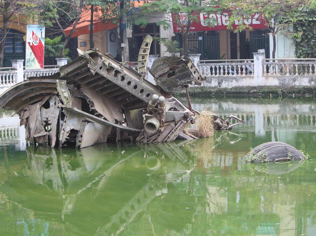 Huu Tiep Lake and the Downed B-52-Ba Dinh必去景点