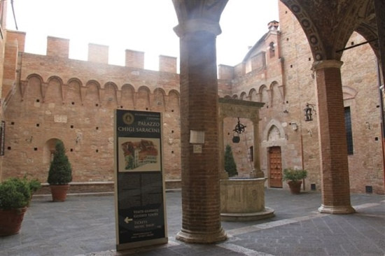 Palazzo Chigi Saracini-锡耶纳必去景点