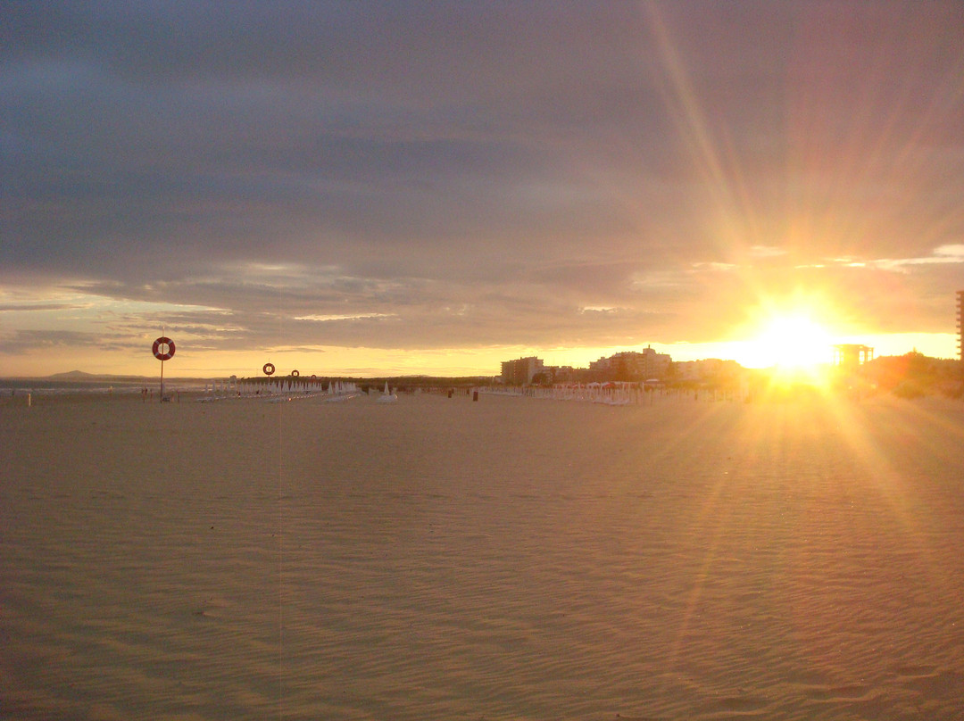 Yellow Praia Monte Gordo主图