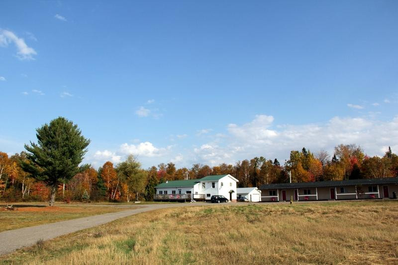 Sawpit Bay Motel and Cottages