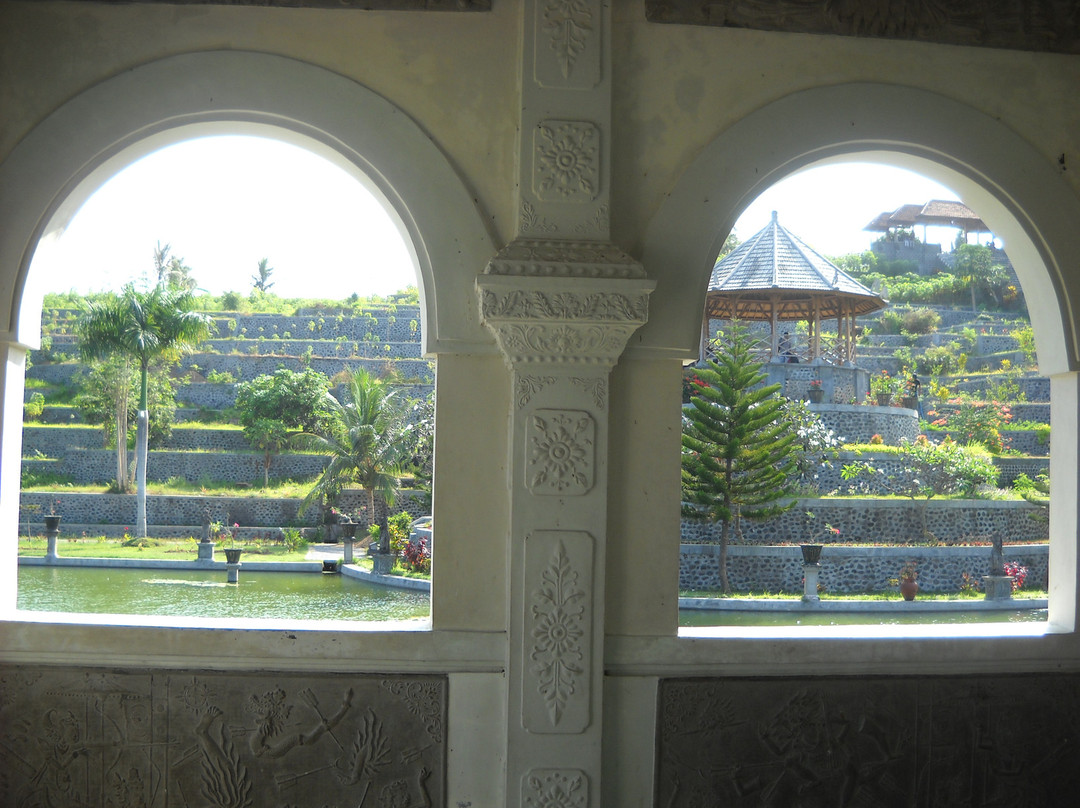 乌戎水皇宫-卡朗阿森必去景点