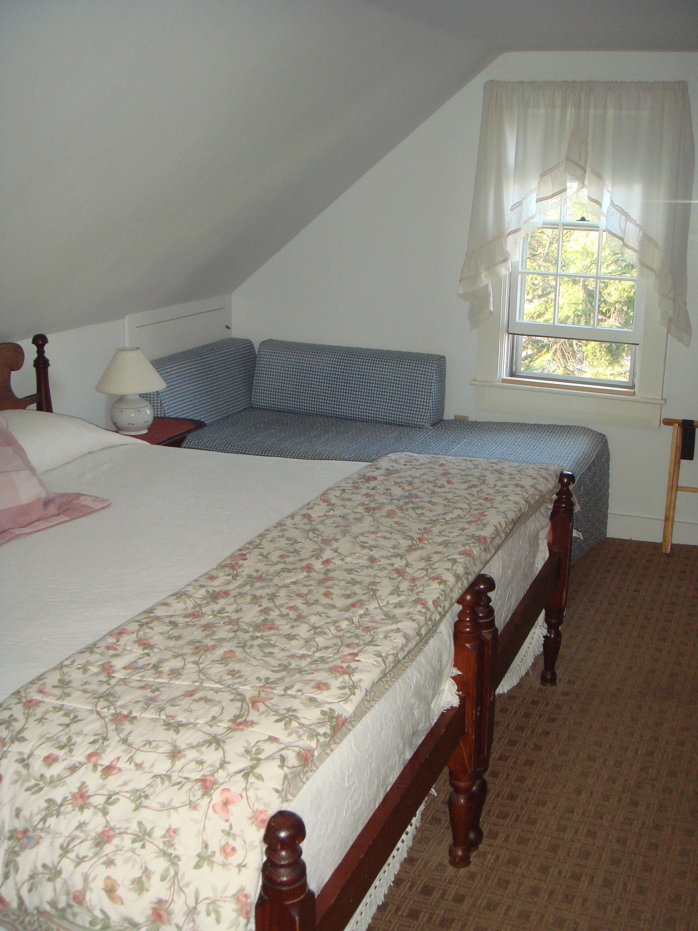 Bow Roof House-客卧