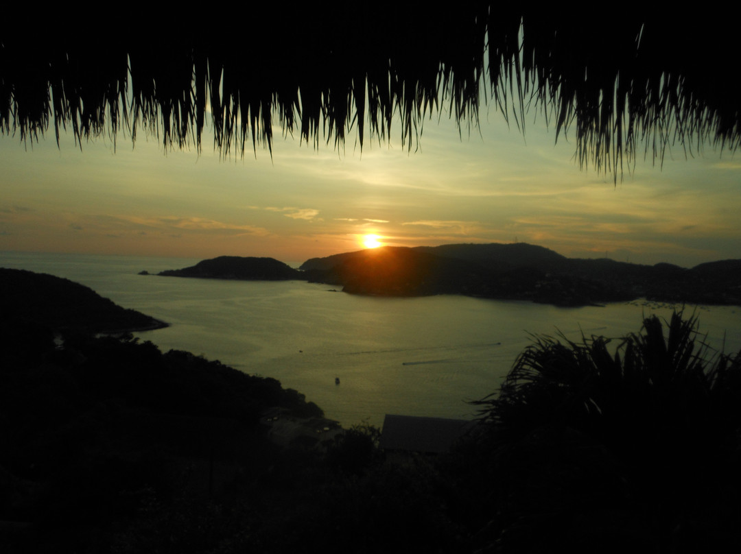 Playa La Ropa景点图片