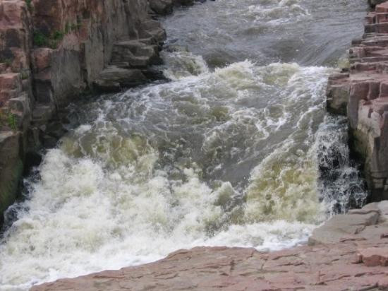 瀑布公园-苏福尔斯必去景点