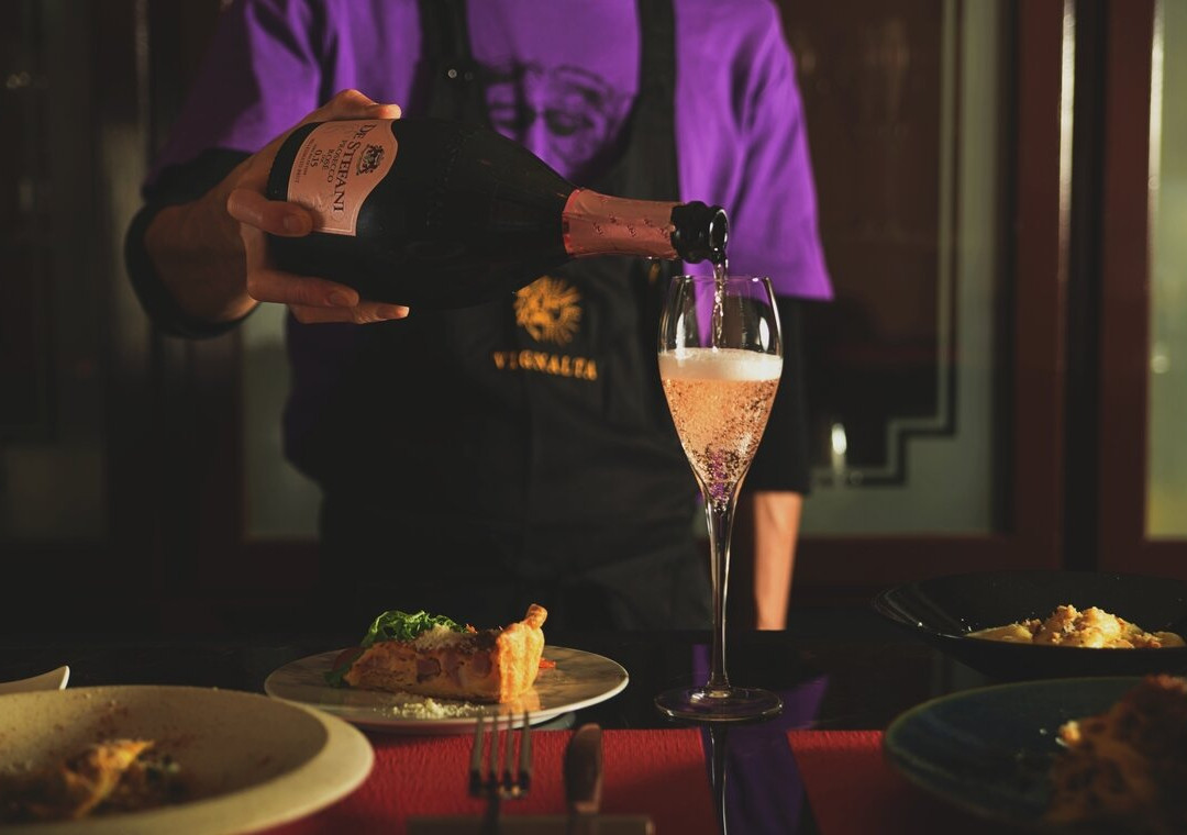 WiNE Bar BiS