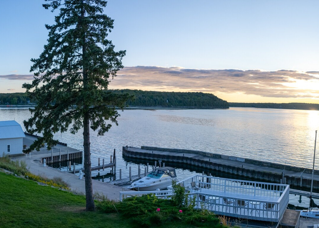 The Shoreline Resort主图