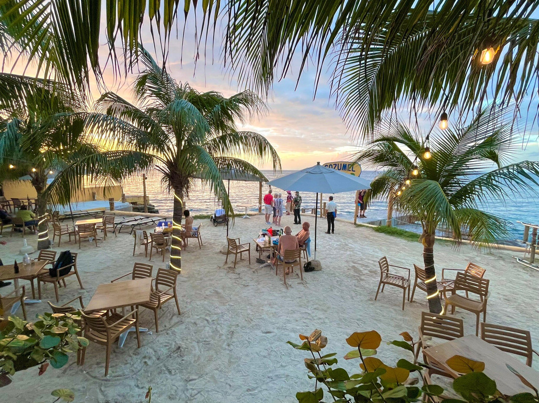 Jeanies Restaurant & Beach主图