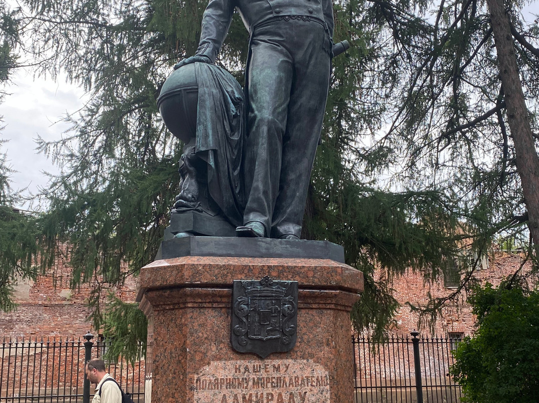 Monument to F.F. Bellingshausen景点图片