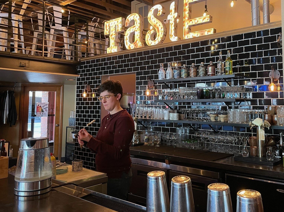 Backwards Distilling Company-Mills必去景点