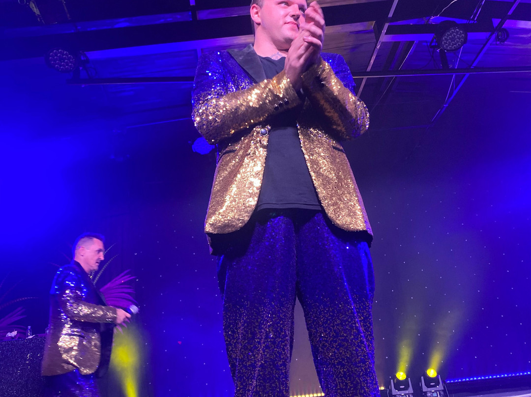 Stardust Variety Show-Vrysoulles必去景点