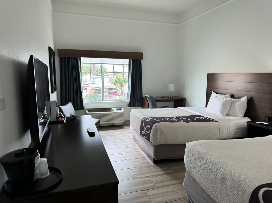 La Quinta Inn & Suites by Wyndham Laredo Airport主图