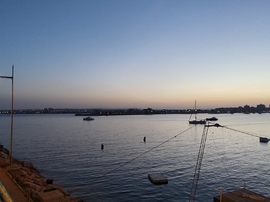 Dique de Levante Breakwater景点图片