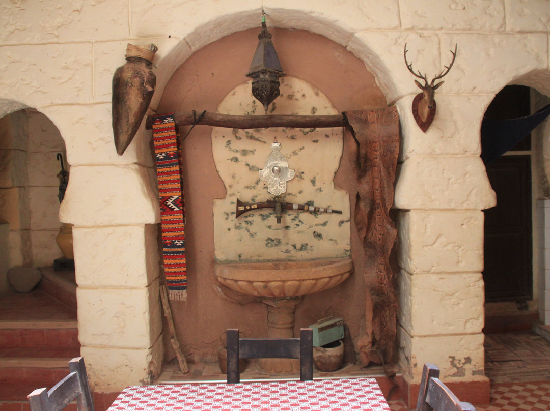 黑玫瑰酒店主图