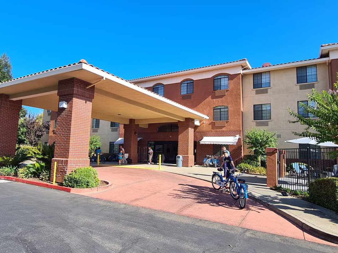 Holiday Inn Express & Suites Davis - University Area by IHG主图