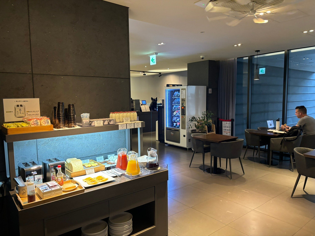 Rivertain Hotel主图