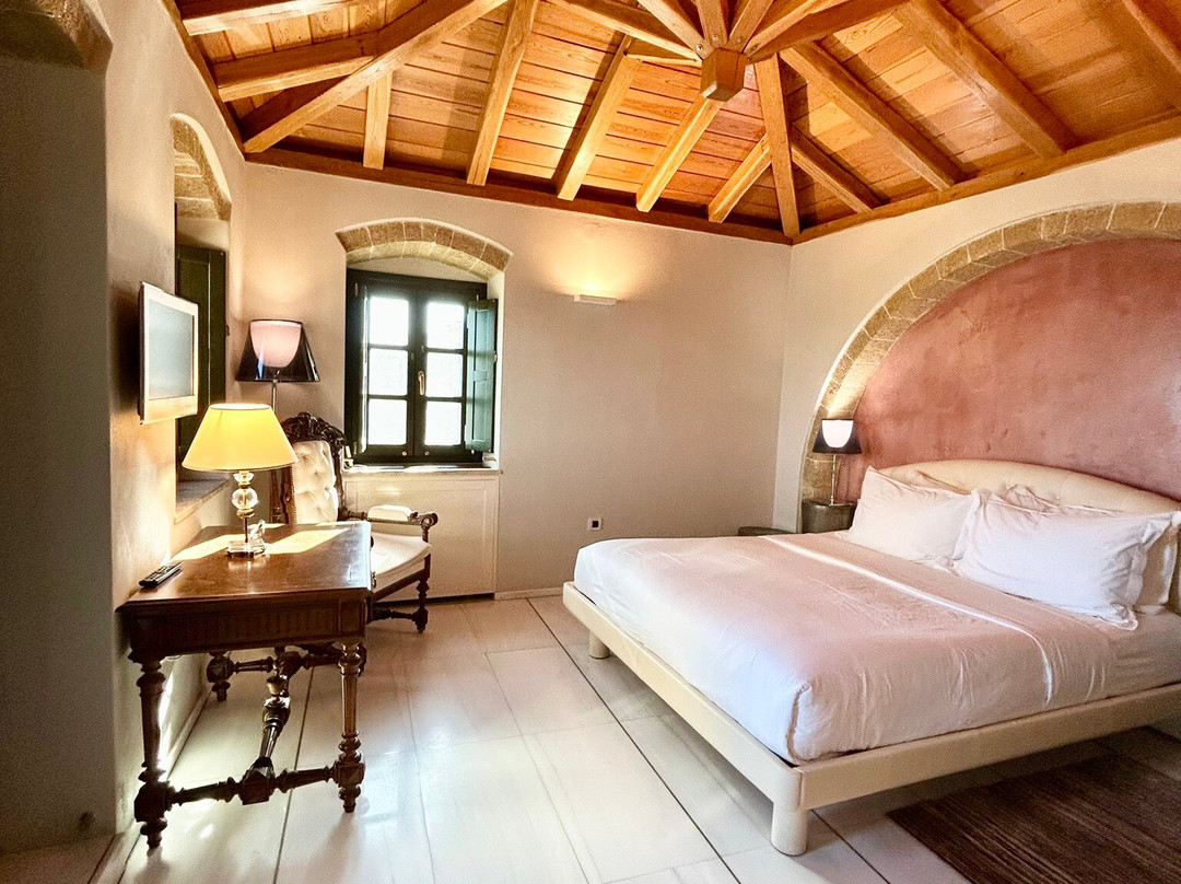 Moni Emvasis Luxury Suites主图