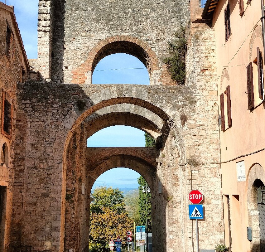 Porta Perugina-托迪必去景点