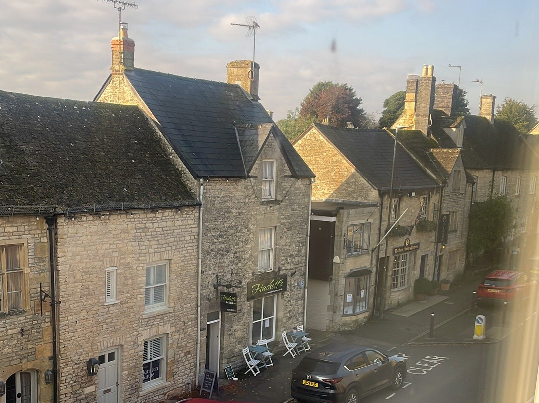 Victoria House主图